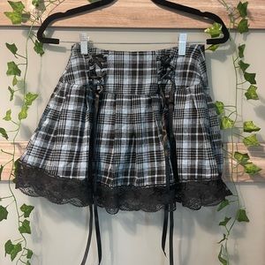 Cute pleated flowy lace w/ ties skirt - never work great condition!